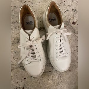 Sofft Parklyn leather tennis shoes.